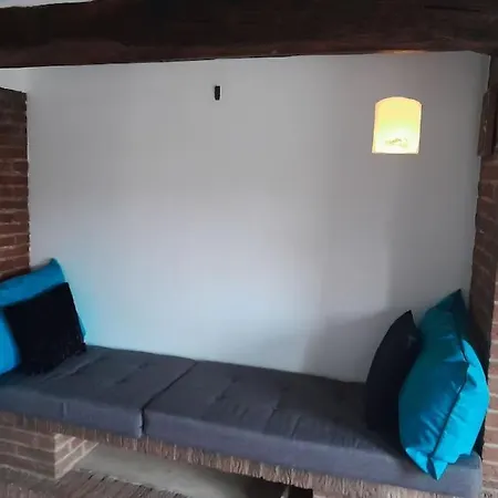 Holiday home Aux Oiseaux Qui Chantent !