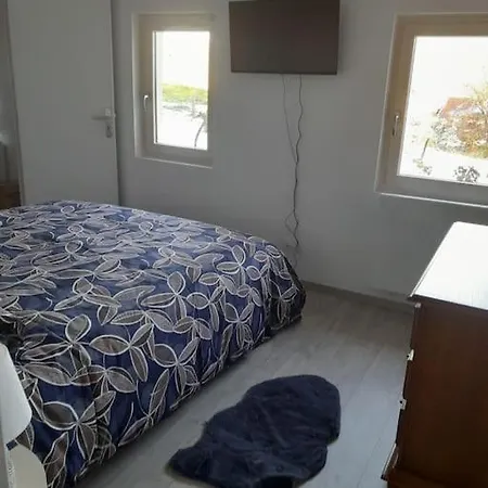 Holiday home Aux Oiseaux Qui Chantent !