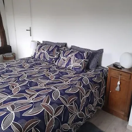 Holiday home Aux Oiseaux Qui Chantent ! *
