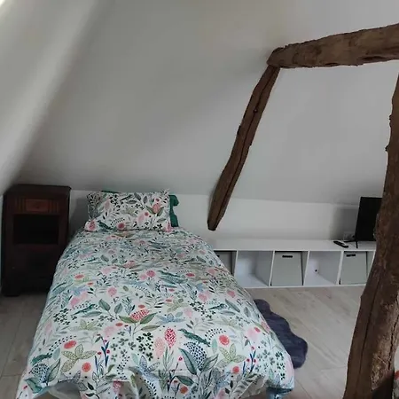 Holiday home Aux Oiseaux Qui Chantent ! *